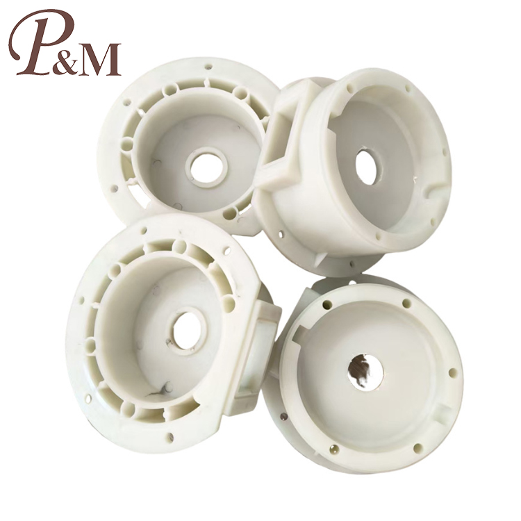 Moldagem de tampas e fechos de plástico