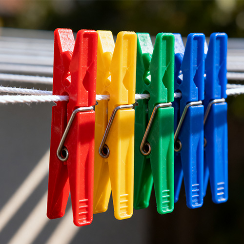 Moldagem de estacas para roupas por injeção de plástico